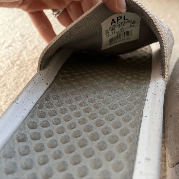 APL Size 10 White Speckle Slides - Picture 4 of 4